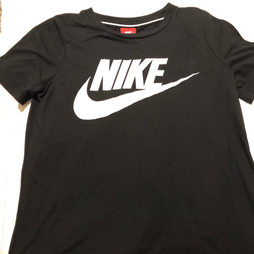 Nike Sportswear Essential T-shirt